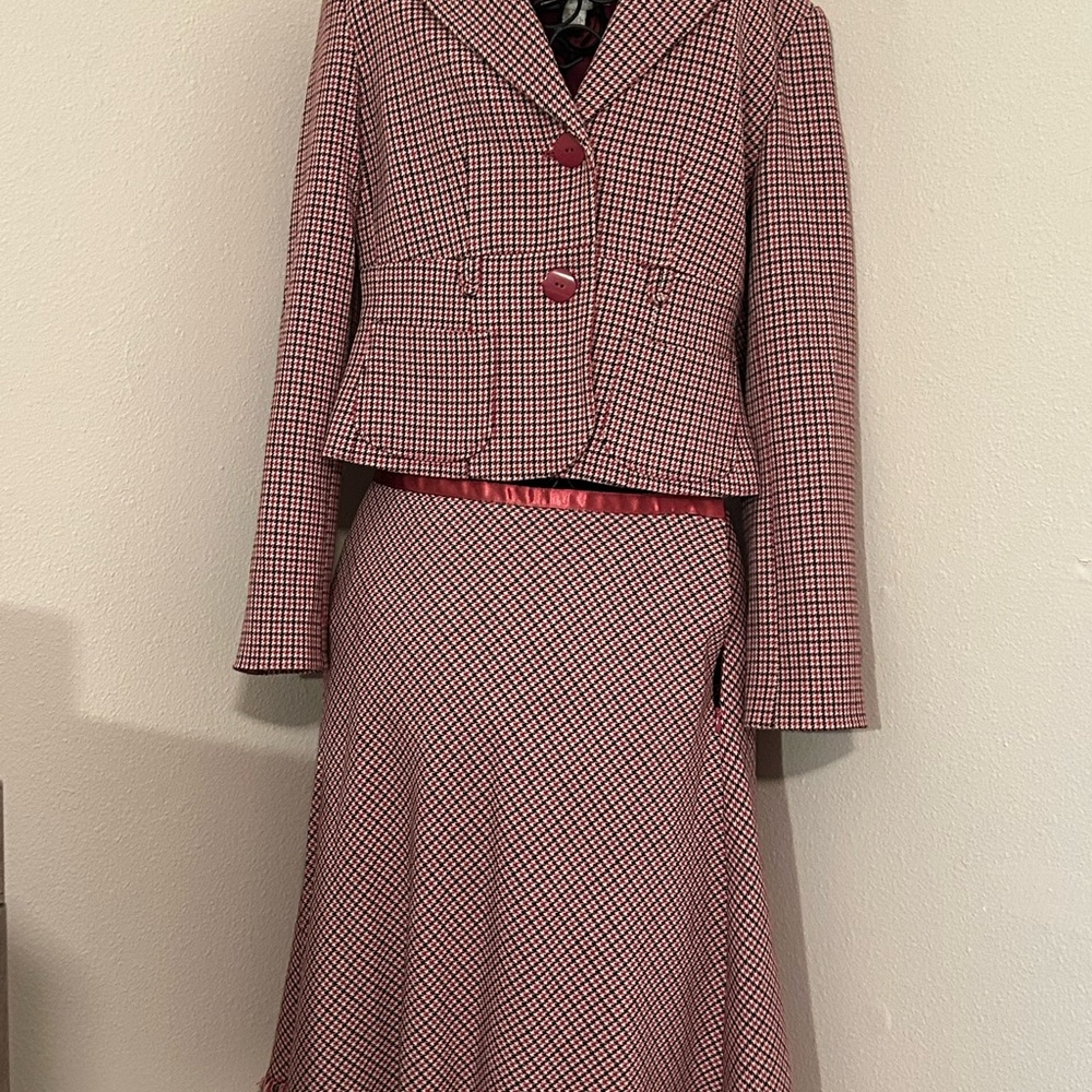Elegant English Checkered Magenta Skirt Suit